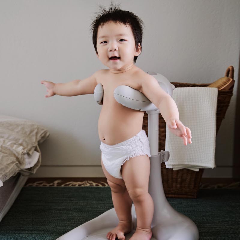 Poled Hug Bear Bidet and Bathing Stand