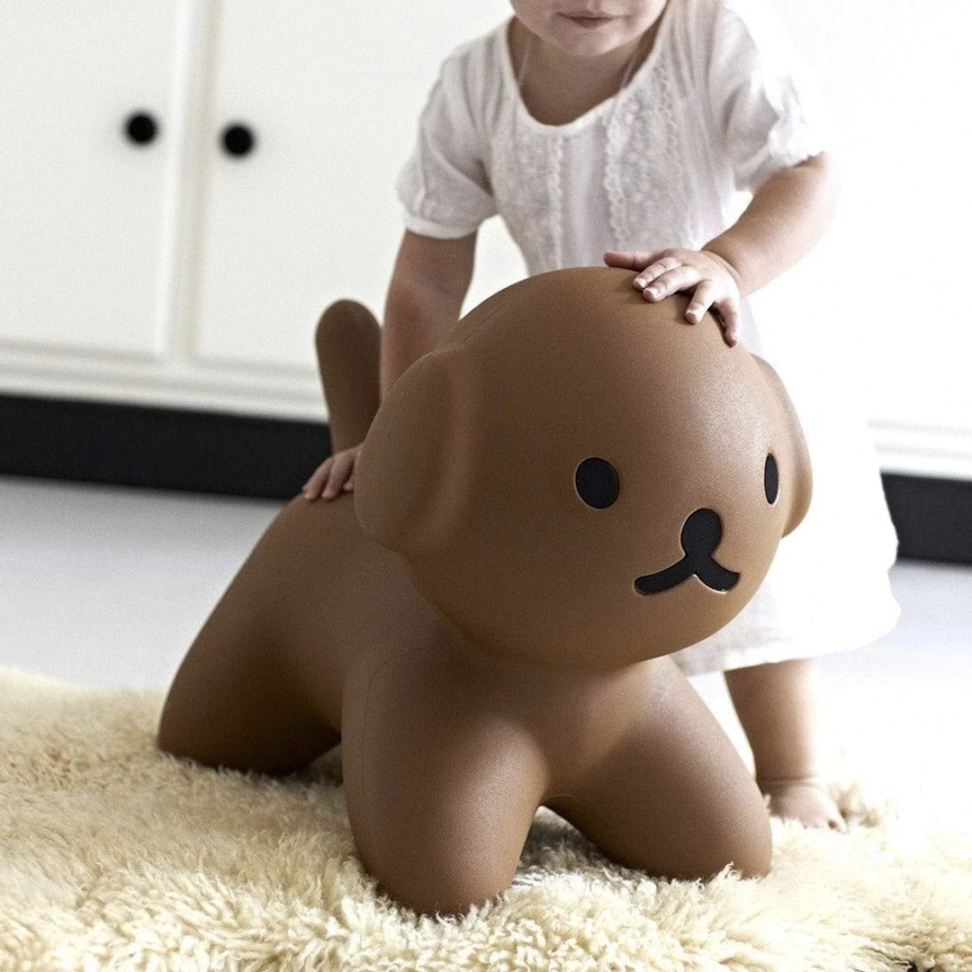 Mr. Maria Snuffy Sitter