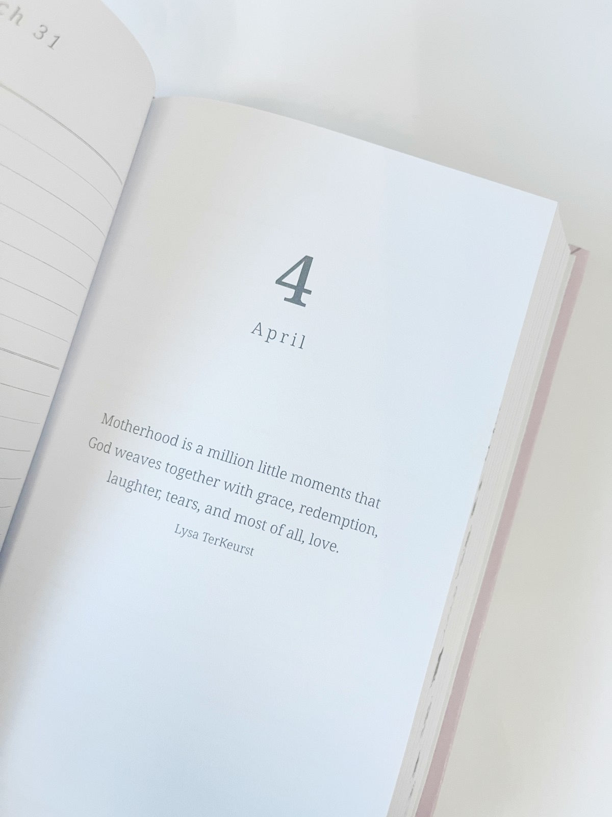 Oh, the Little Things in Life - A 3-Year Memory Book for Moms