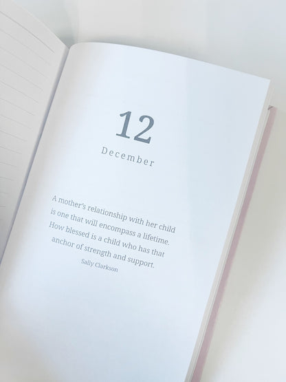 Oh, the Little Things in Life - A 3-Year Memory Book for Moms